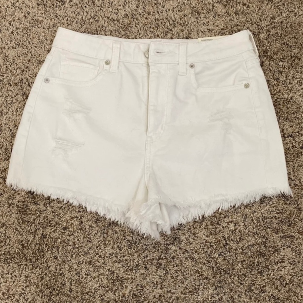 American eagle white shorts